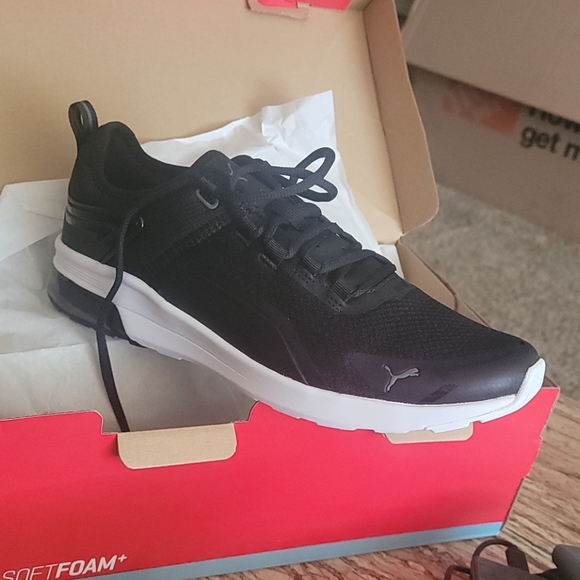 Puma black and white size 9 1/2 - Picture 3 of 4